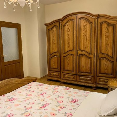 Апартаменти У Серці Львова Ngoại thất bức ảnh